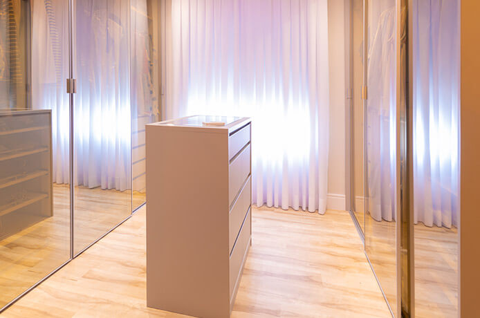 Closets Planejados: organização e funcionalidade para o seu quarto