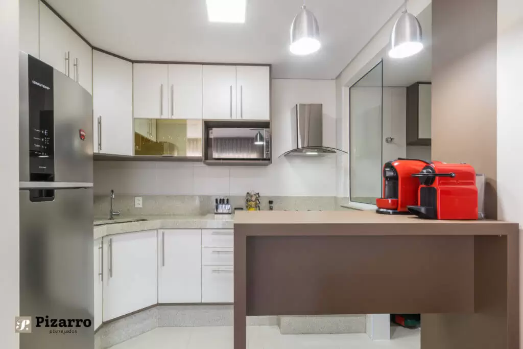 como organizar o armário da cozinha