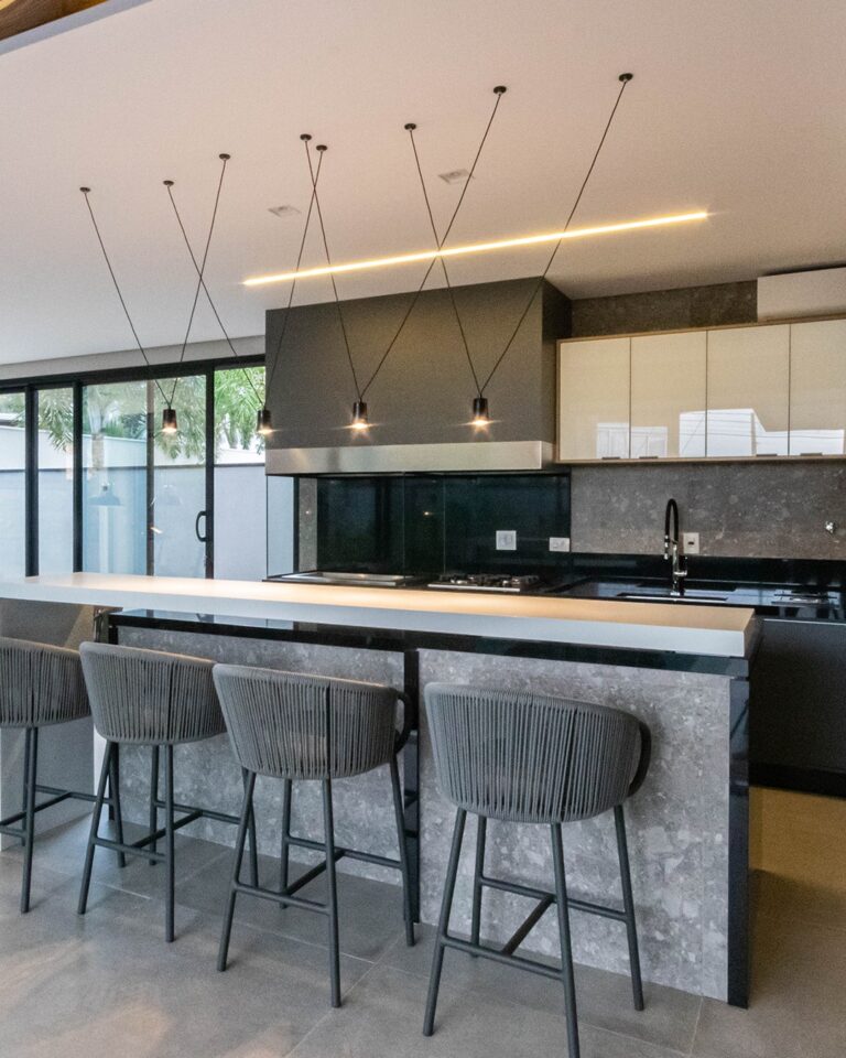 Cozinha + área gourmet: como integrar os ambientes para receber bem no verão