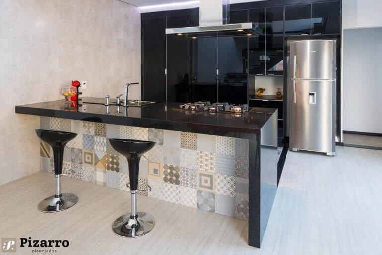 Cozinha com bancada: elemento que valoriza projetos