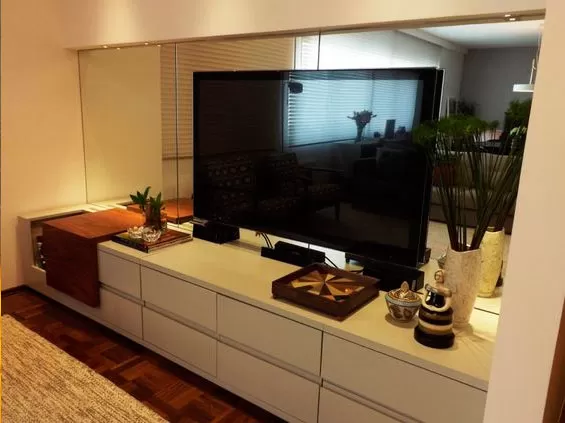 Painel de tv com espelho