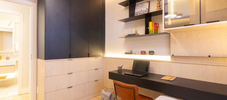 Home Office Perfeito: Como Móveis Planejados Ajudam a Criar um Espaço Produtivo”